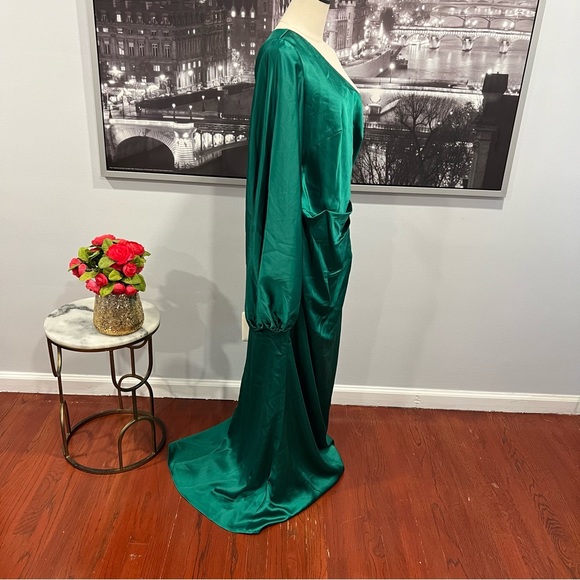 Ieena Mac Duggal Emerald Green Satin Puff Sleeve One Shoulder Gown - Reemoly - Picture 10 of 13